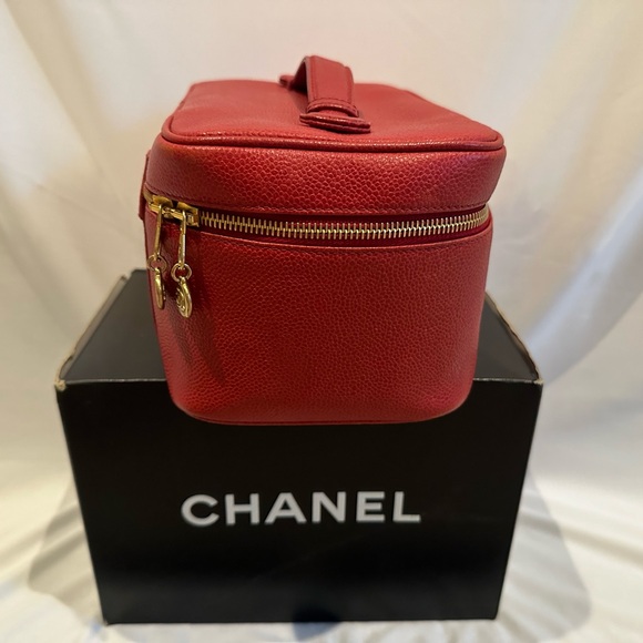 CHANEL Vanity-Cosmetic Case/ Red Caviar - Picture 2 of 10